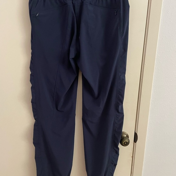 Athleta Navy LaViva Featherweight Jogger, Size 6 - Picture 4 of 7
